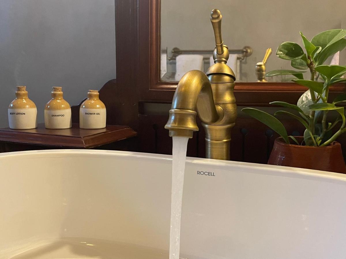 Rosewood Manor * Botiyatenna